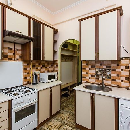 Квартира Подобово В Центрі На Вулиця Скорика 25 Колишня Чайковського Біля Філармонії Leópolis Exterior foto
